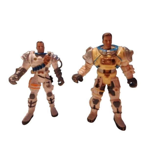 Lot of 2 Space Quest Mission Squad 4" Action Figures - Picture 2 of 2